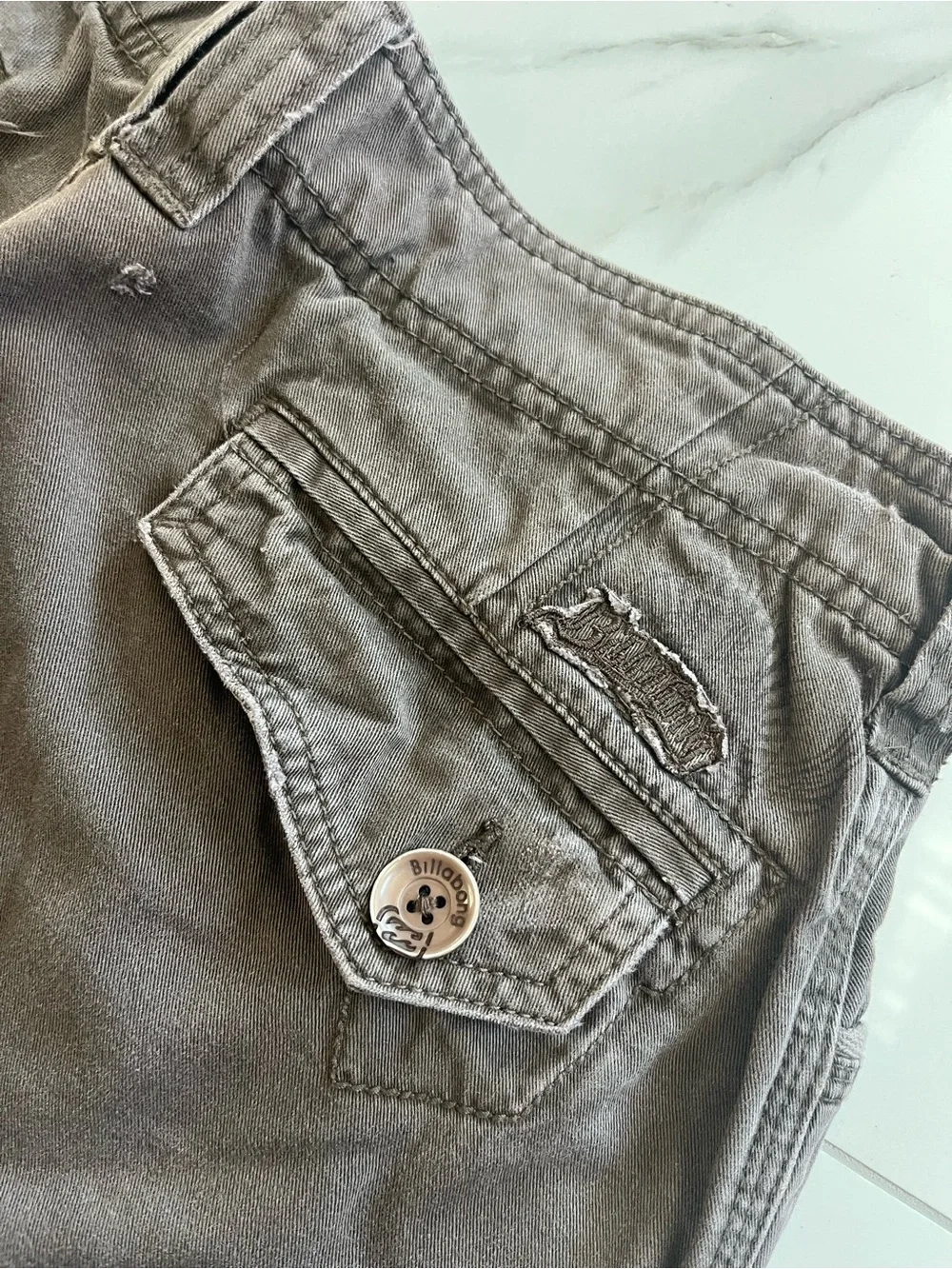 Billabong Brown Cargo Shorts Men’s Size 30